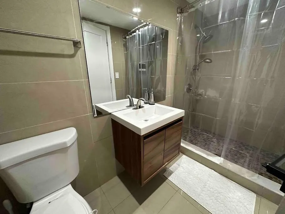 Spacious 3Br Detach House W/Parking In Quiet Area New York 0*,