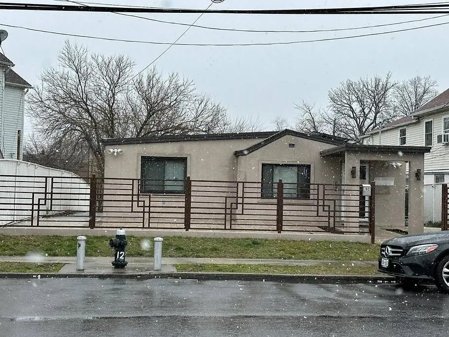 Spacious 3Br Detach House W/Parking In Quiet Area New York