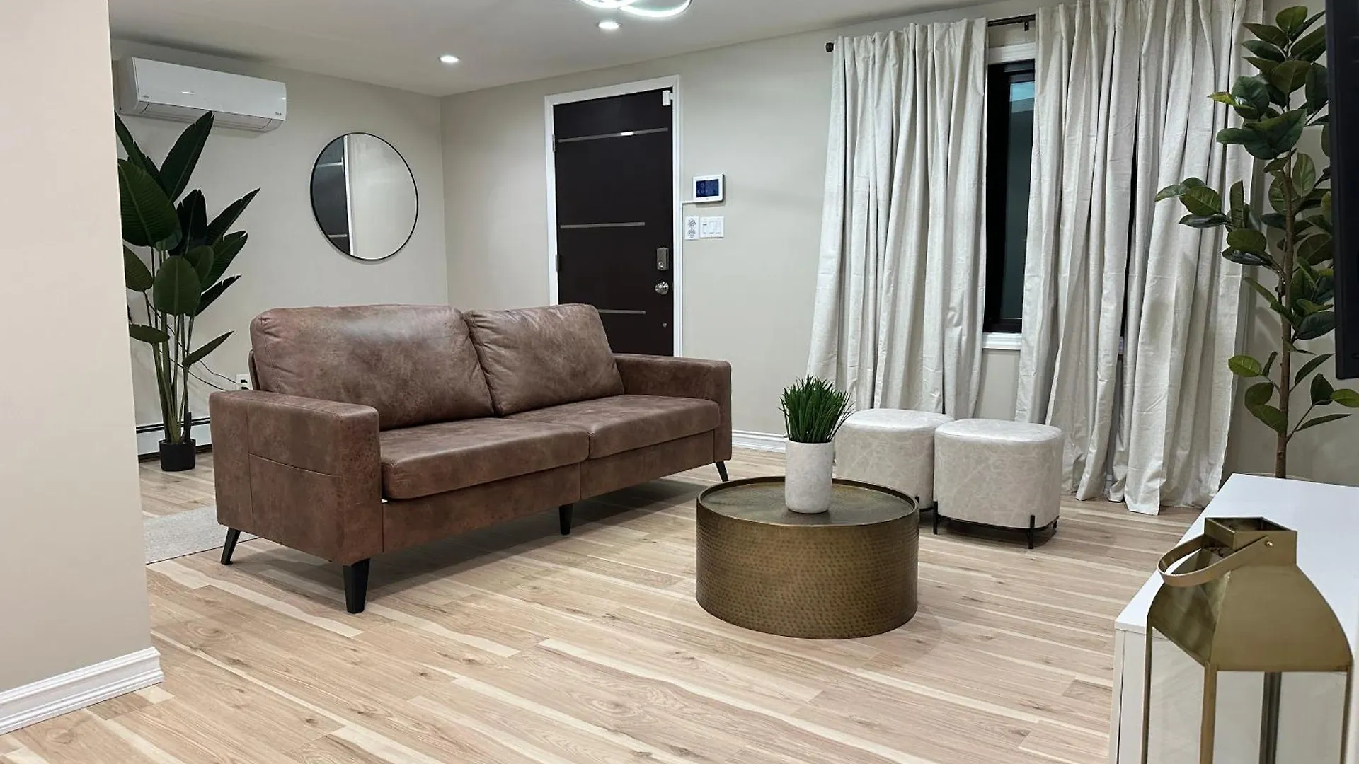 Spacious 3Br Detach House W/Parking In Quiet Area New York 0*,
